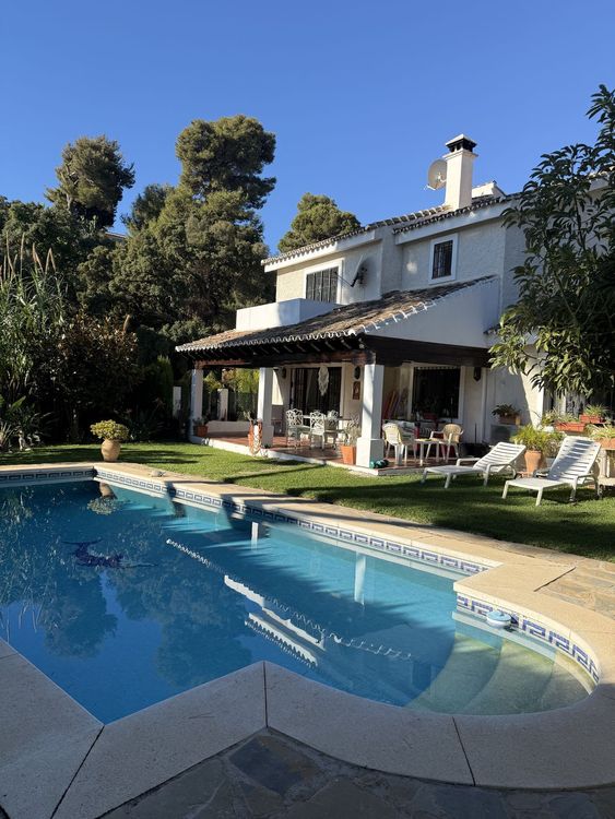 House | Resale in Calahonda in Calahonda, Costa del Sol - Photo 5