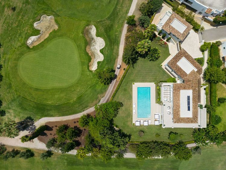 House | Resale in Aloha in Aloha, Costa del Sol - Photo 4