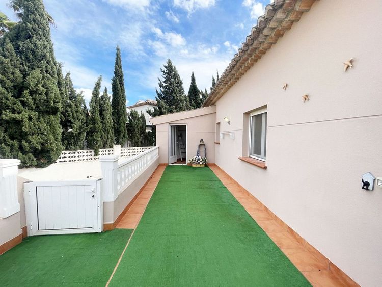 Apartment | Resale in La Fustera in La Fustera, Costa Blanca - Photo 4