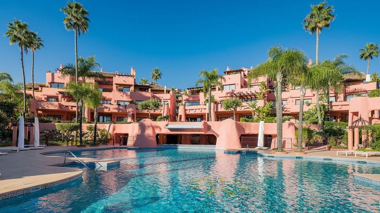 Penthouse | Resale in Estepona - Development photo 1