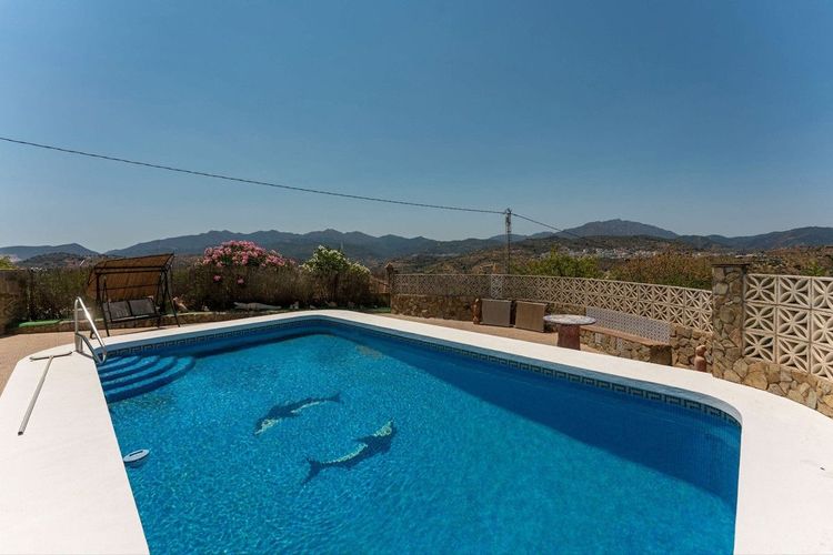 House | Resale in Guaro in Guaro, Costa del Sol - Photo 2