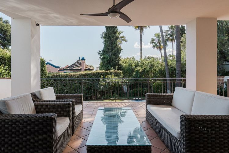 House | Resale in El Rosario in El Rosario, Costa del Sol - Photo 3