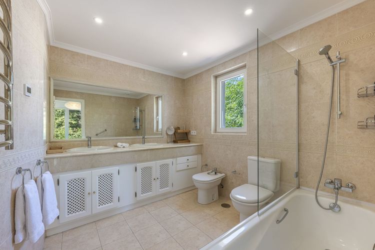 House | Resale in Sotogrande in Sotogrande Others, Costa del Sol - Photo 5