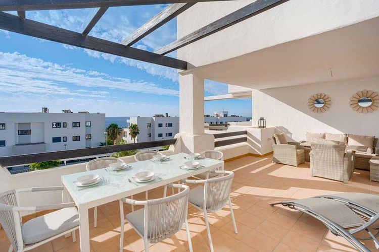 Apartment | Resale in Casares Playa in Casares Playa, Costa del Sol - Photo 2