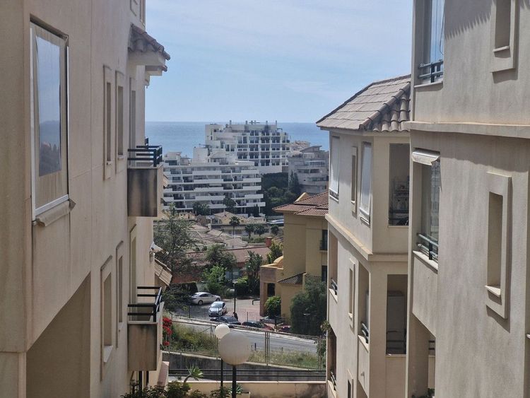 Apartment | Resale in Benalmadena Costa in Benalmadena Costa, Costa del Sol - Photo 3