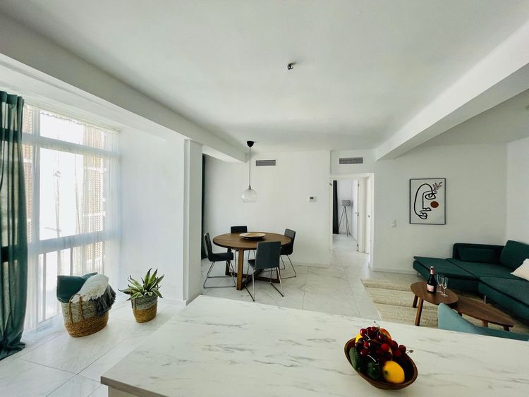 listing card gallery