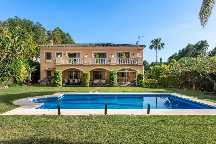House | Resale in Nueva Andalucía - Development photo 1