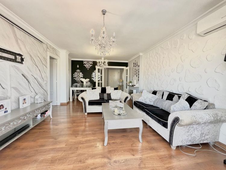 Apartment | Resale in Las Lagunas in Las Lagunas, Costa del Sol - Photo 4