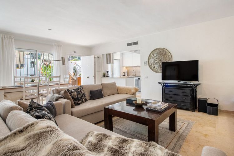 Apartment | Resale in Río Real in Río Real, Costa del Sol - Photo 4