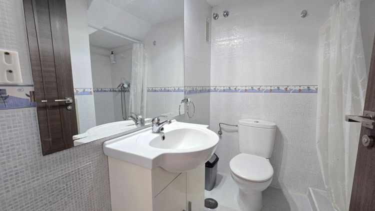 Penthouse | Resale in La Carihuela in La Carihuela, Costa del Sol - Photo 5