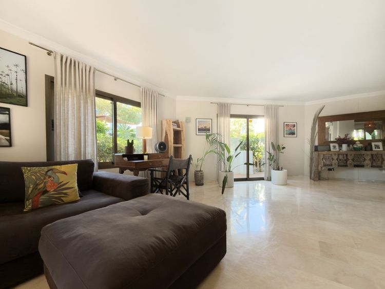 Apartment | Resale in Elviria in Elviria, Costa del Sol - Photo 4