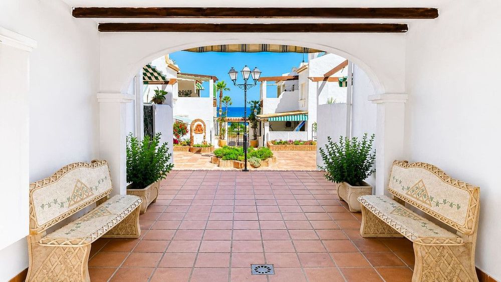 Apartment | Resale in La Duquesa in La Duquesa, Costa del Sol - Main property photo