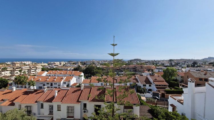 House | Resale in Arroyo de la Miel in Arroyo de la Miel, Costa del Sol - Photo 2