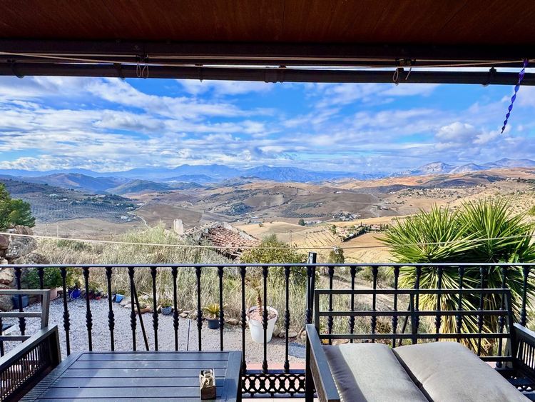 House | Resale in Villanueva De La Concepcion in Villanueva De La Concepcion, Costa del Sol - Photo 2