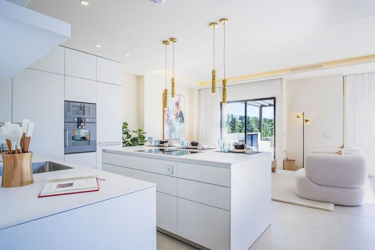 House | Resale in New Golden Mile in New Golden Mile, Costa del Sol - Photo 5