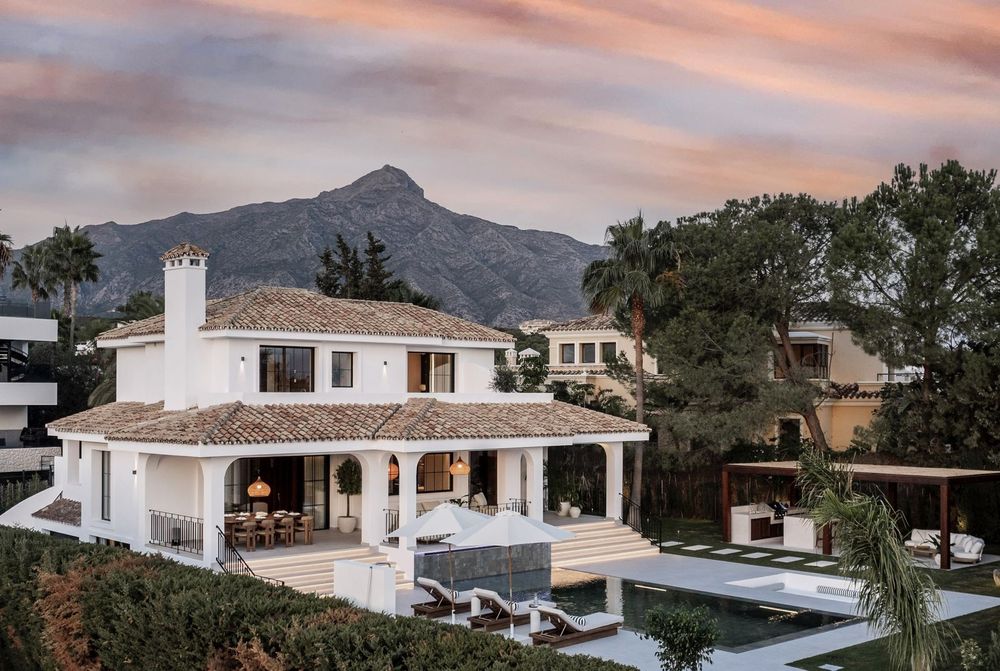 House | Resale in Nueva Andalucía in Nueva Andalucía Others, Costa del Sol - Main property photo