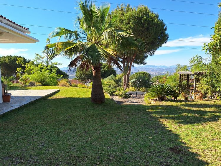 House | Resale in Alhaurín de la Torre in Alhaurín de la Torre, Costa del Sol - Photo 4