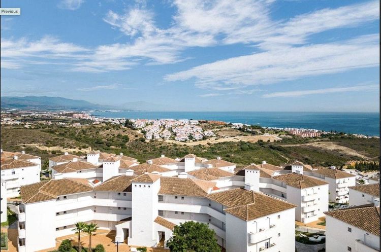 Apartment | Resale in Torreblanca in Torreblanca, Costa del Sol - Photo 2