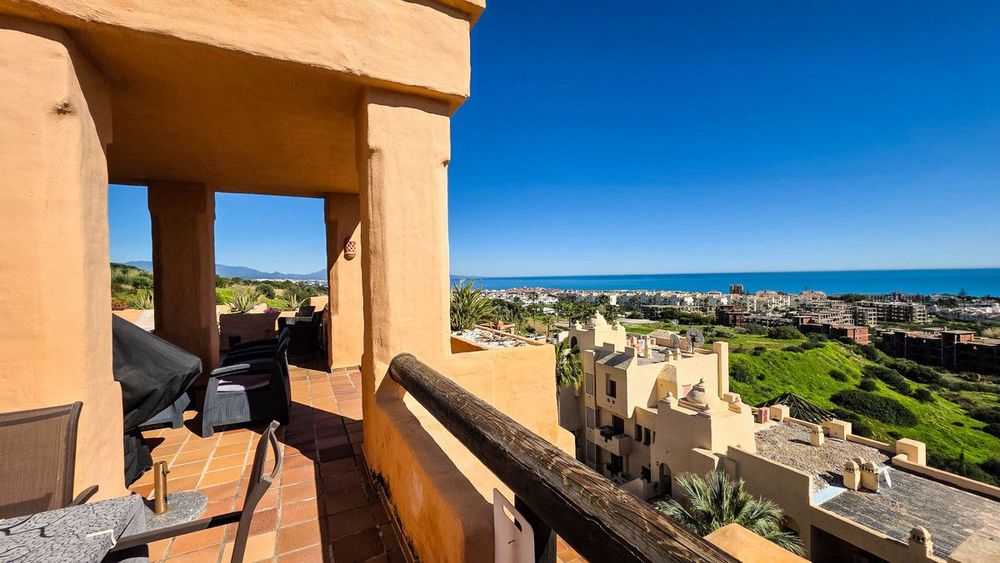 Penthouse | Resale in La Duquesa in La Duquesa, Costa del Sol - Main property photo