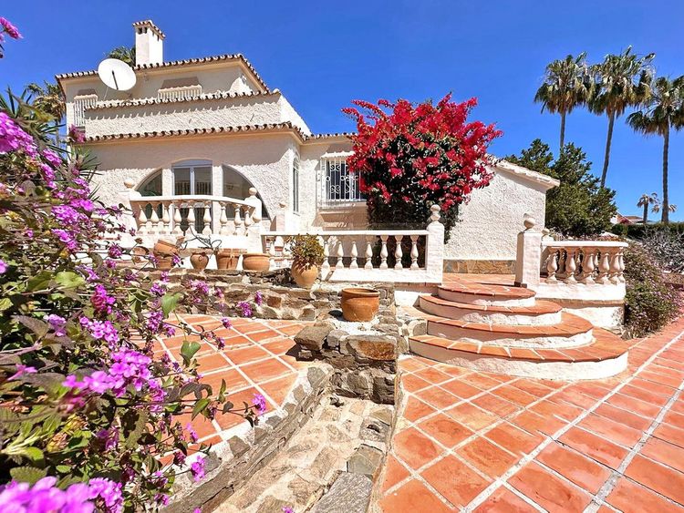 House | Resale in Mijas Costa in Mijas Costa, Costa del Sol - Photo 2