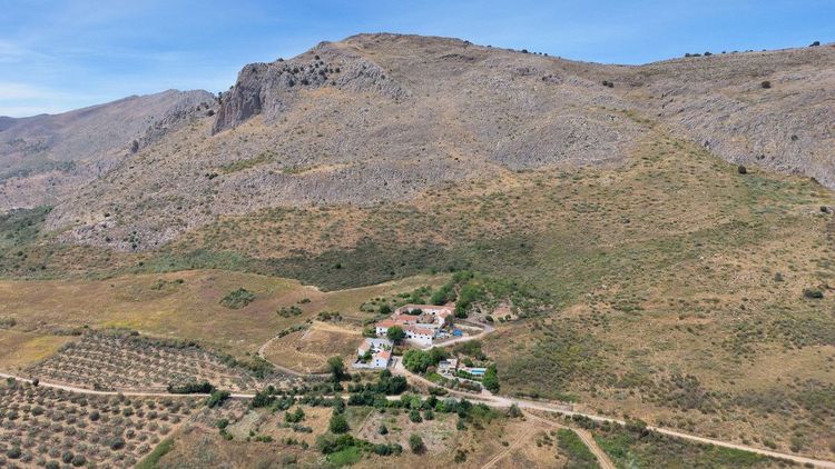 House | Resale in Periana in Periana, Costa del Sol - Photo 2