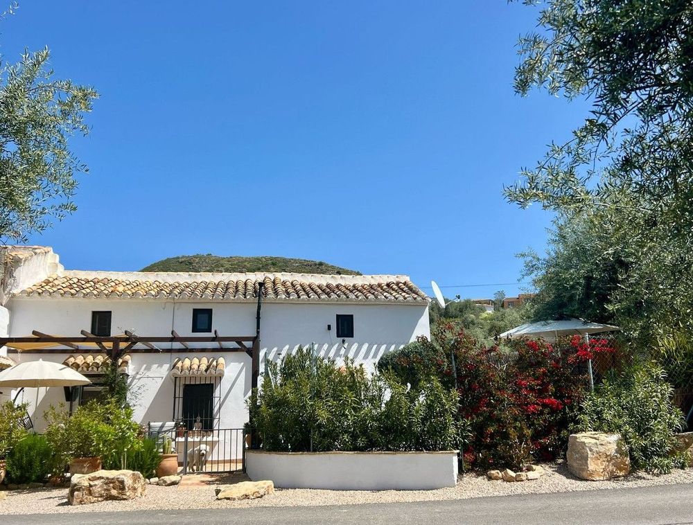 House | Resale in Villanueva de Algaidas in Villanueva de Algaidas, Costa del Sol - Main property photo