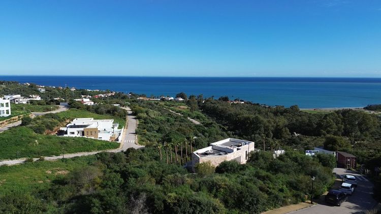 House | Resale in Sotogrande in Sotogrande, Costa del Sol - Photo 2