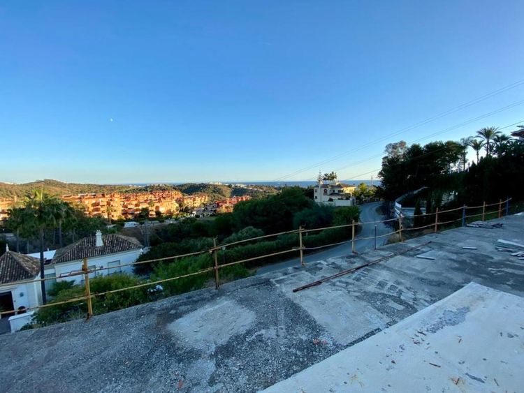 House | Resale in Las Chapas in Las Chapas, Costa del Sol - Photo 3