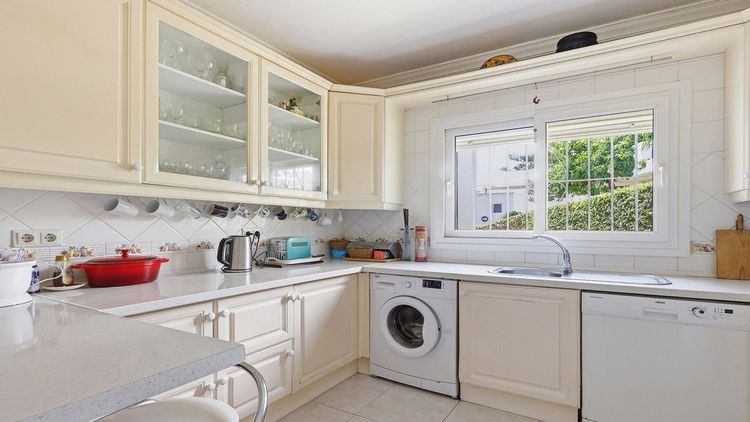 House | Resale in Manilva in Manilva Others, Costa del Sol - Photo 5