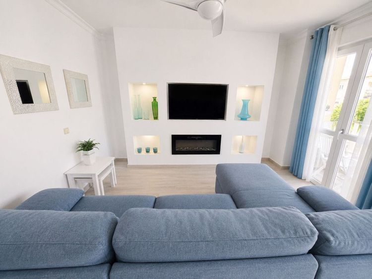 Apartment | Resale in San Luis de Sabinillas in San Luis de Sabinillas, Costa del Sol - Photo 2