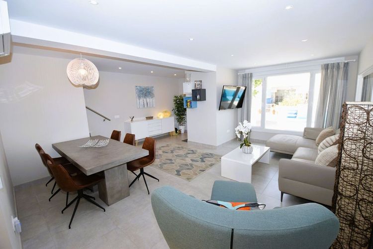 House | Resale in La Cala de Mijas in La Cala de Mijas, Costa del Sol - Photo 4