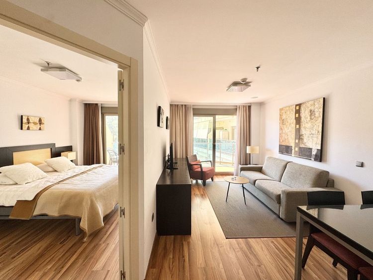 Apartment | Resale in Benalmadena Costa in Benalmadena Costa, Costa del Sol - Photo 5