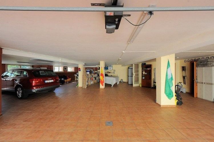 House | Resale in Playamar in Playamar, Costa del Sol - Photo 5