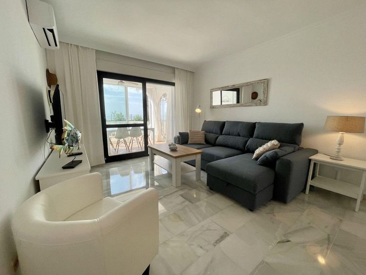 House | Resale in Calahonda in Calahonda, Costa del Sol - Photo 5