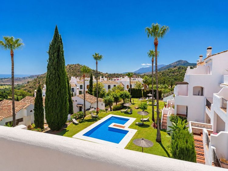 House | Resale in Los Arqueros in Los Arqueros, Costa del Sol - Photo 4