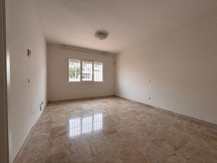 House | Resale in Nueva Andalucía in Nueva Andalucía Others, Costa del Sol - Photo 3