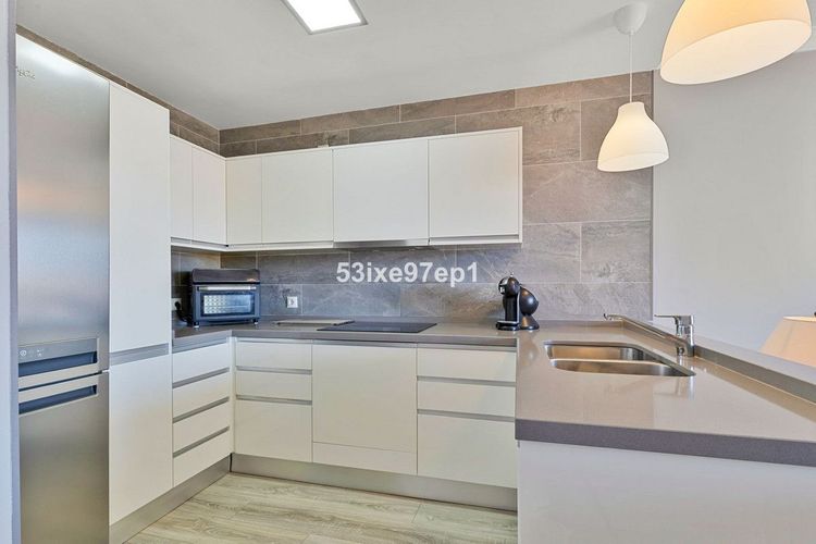 House | Resale in Carvajal in Carvajal, Costa del Sol - Photo 2