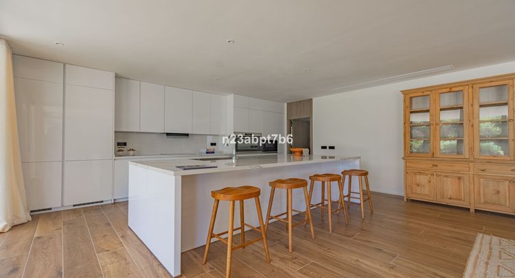 House | Resale in Sotogrande Costa in Sotogrande Costa, Costa del Sol - Photo 5
