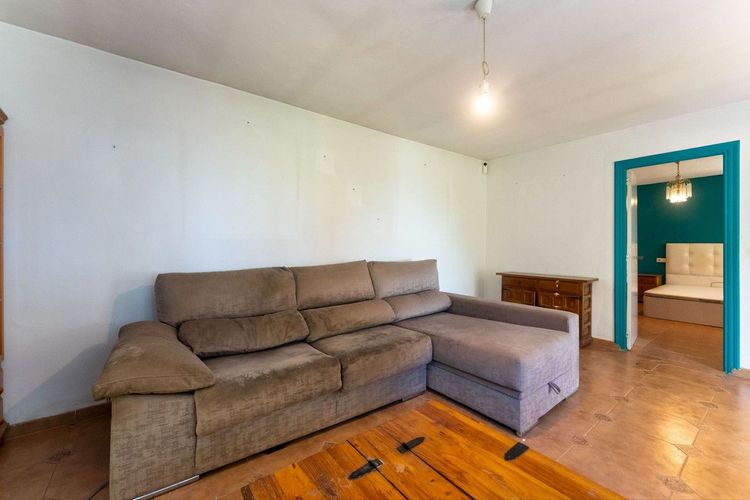 House | Resale in Ojén in Ojén, Costa del Sol - Photo 4