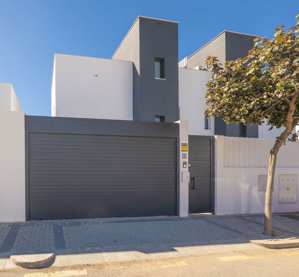 House | Resale in Estepona in Estepona, Costa del Sol - Main property photo