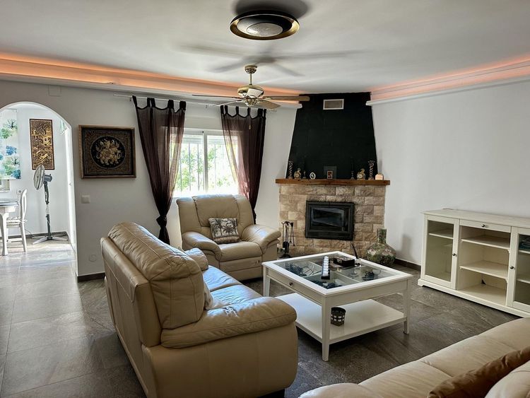 House | Resale in Manilva in Manilva Others, Costa del Sol - Photo 2