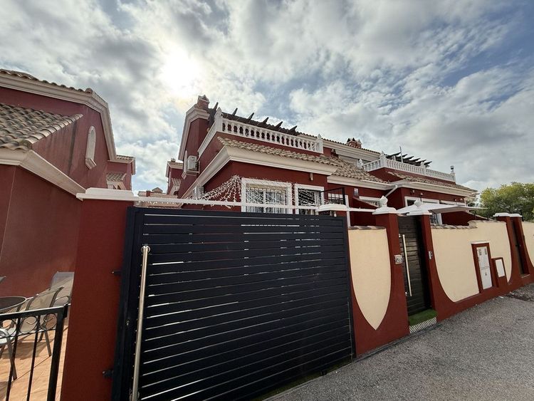 House | Resale in Villamartin in Villamartin, Orihuela Costa, Costa Blanca - Photo 4
