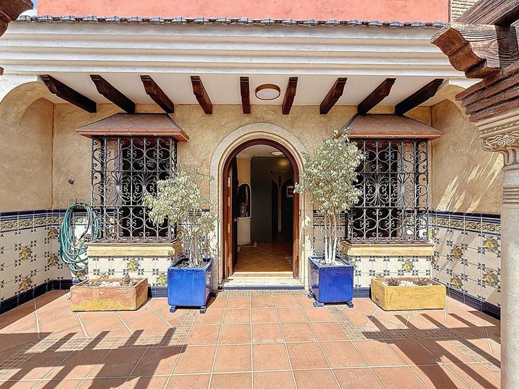 House | Resale in Málaga Este in Málaga Este, Costa del Sol - Photo 3