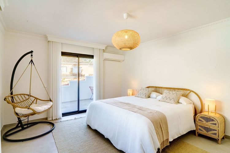 House | Resale in Marbella in Marbella Others, Costa del Sol - Photo 2