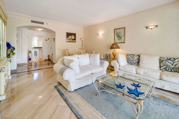 Apartment in Elviria in Elviria, Marbella East, Costa del Sol - Photo 2
