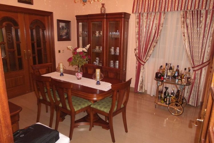 House | Resale in Alhaurín de la Torre in Alhaurín de la Torre, Costa del Sol - Photo 5