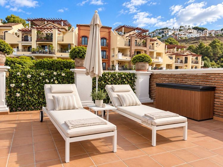 Penthouse | Resale in Los Arqueros in Los Arqueros, Los Arqueros-Puerto del Almendro, Costa del Sol - Photo 3