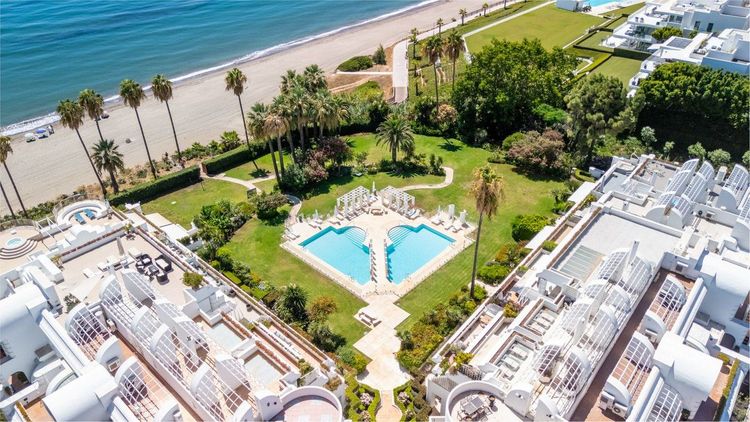 Apartment | Resale in Estepona in Estepona, Costa del Sol - Photo 2