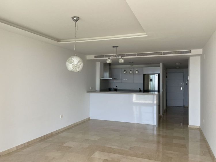 Apartment | Resale in Villajoyosa in Villajoyosa, Costa Blanca - Photo 2
