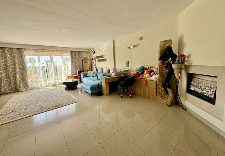 House | Resale in Atalaya in Atalaya, Costa del Sol - Photo 3